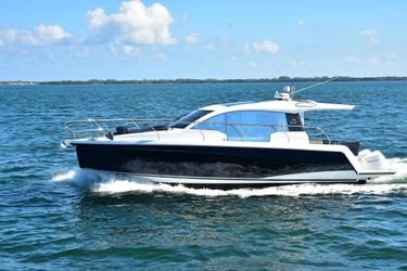 33' Sealine 2022 Yacht For Sale